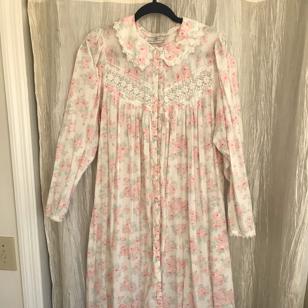 Eileen West Robe.